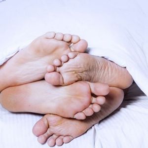 5 hot sex positions to win the winter blues with your partner!